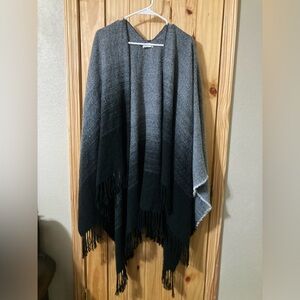 Bellisima one-size gray/black ombré knit cape/poncho with fringe